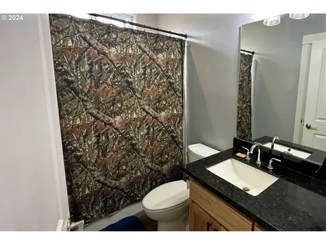 1240 S 13th Street Cottage Grove OR 97424