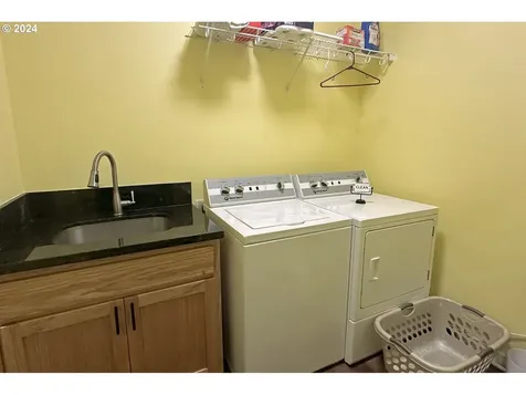 1240 S 13th Street Cottage Grove OR 97424