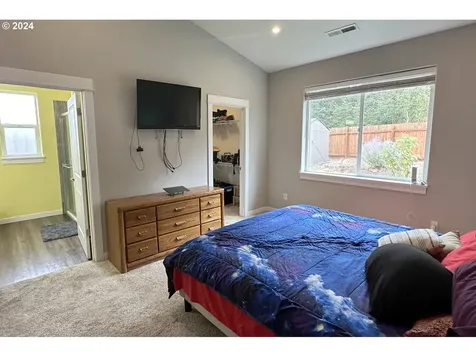 1240 S 13th Street Cottage Grove OR 97424