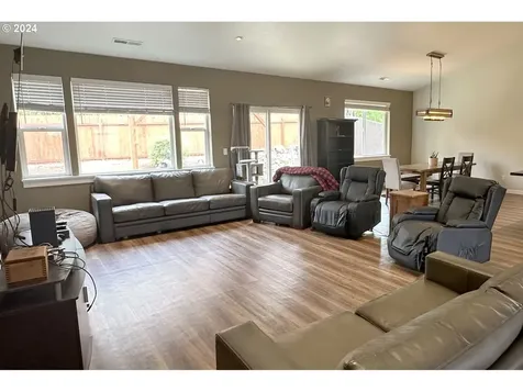 1240 S 13th Street Cottage Grove OR 97424