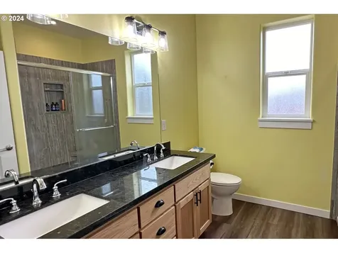 1240 S 13th Street Cottage Grove OR 97424