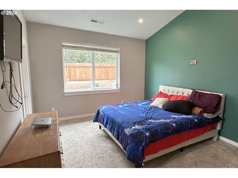 1240 S 13th Street Cottage Grove OR 97424