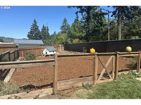 1240 S 13th Street Cottage Grove OR 97424