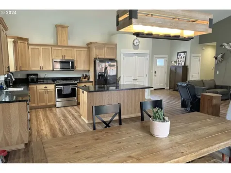 1240 S 13th Street Cottage Grove OR 97424