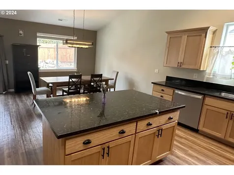 1240 S 13th Street Cottage Grove OR 97424