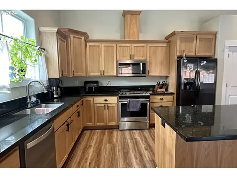 1240 S 13th Street Cottage Grove OR 97424