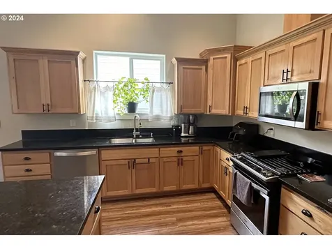 1240 S 13th Street Cottage Grove OR 97424