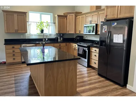 1240 S 13th Street Cottage Grove OR 97424
