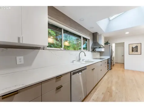 718 NW Greenleaf Road Portland OR 97229