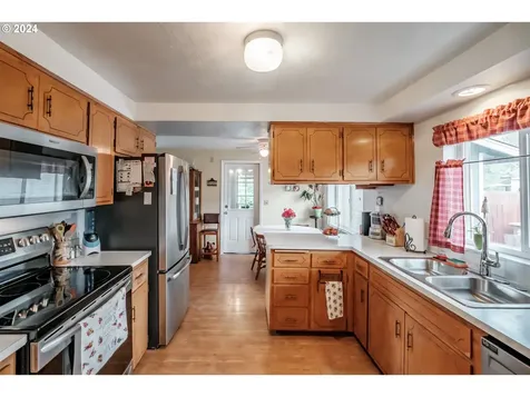 932 Kirk Avenue Brownsville OR 97327