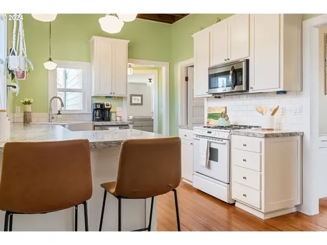 612 Division Street Oregon City OR 97045