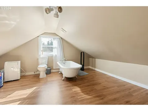 612 Division Street Oregon City OR 97045