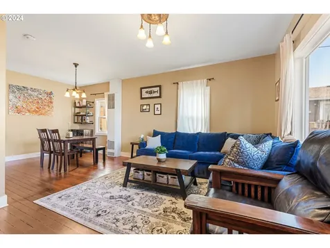 612 Division Street Oregon City OR 97045