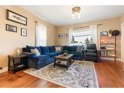 612 Division Street Oregon City OR 97045