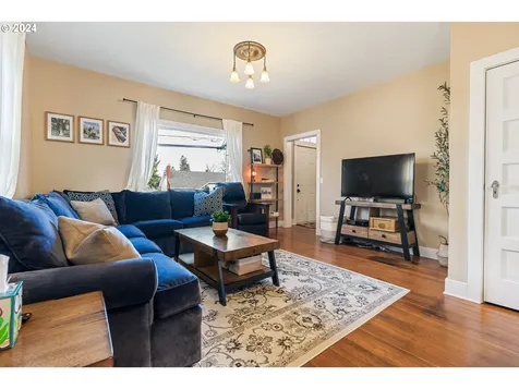 612 Division Street Oregon City OR 97045