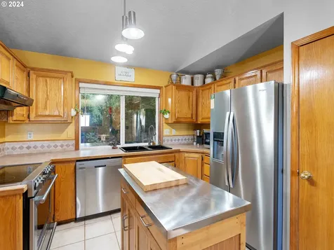 357 SW 28th Court Troutdale OR 97060