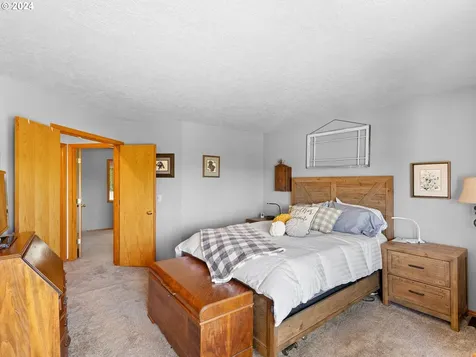 357 SW 28th Court Troutdale OR 97060