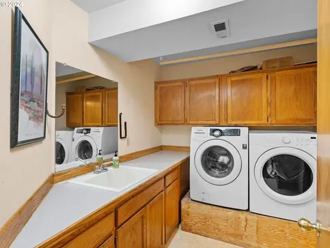 357 SW 28th Court Troutdale OR 97060