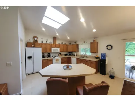22118 E Yakima Lane Rhododendron OR 97049