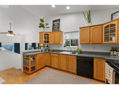 203 Heritage Loop Roseburg OR 97471