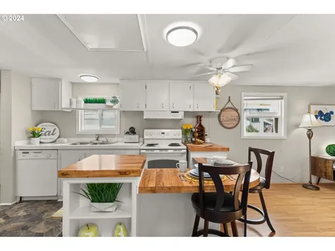 612 N Cascade Drive Woodburn OR 97071