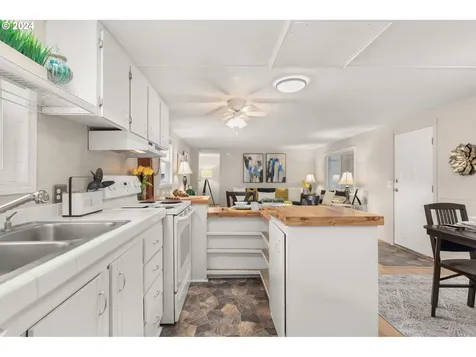612 N Cascade Drive Woodburn OR 97071
