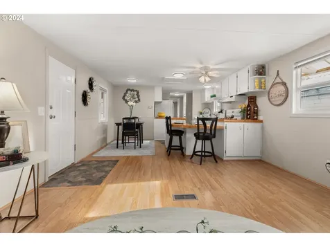 612 N Cascade Drive Woodburn OR 97071