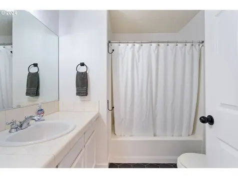 326 N Royal Oak Street Newberg OR 97132