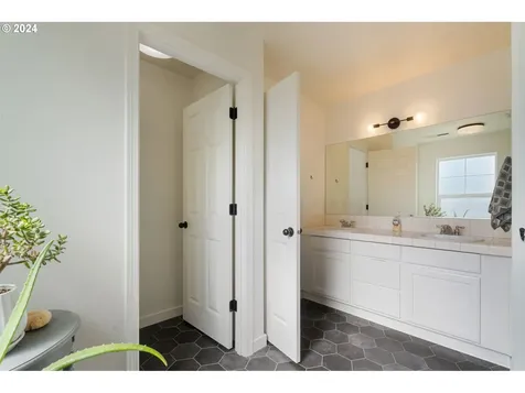 326 N Royal Oak Street Newberg OR 97132