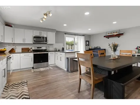 10114 NW 15th Avenue Vancouver WA 98685