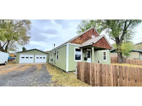 912 SE Combs Flat Road Prineville OR 97754