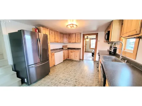 912 SE Combs Flat Road Prineville OR 97754