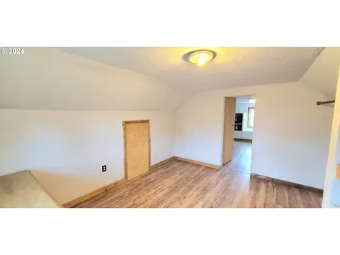 912 SE Combs Flat Road Prineville OR 97754