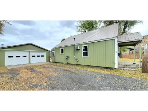 912 SE Combs Flat Road Prineville OR 97754