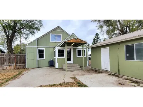 912 SE Combs Flat Road Prineville OR 97754