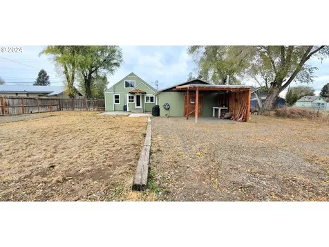 912 SE Combs Flat Road Prineville OR 97754