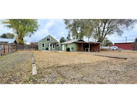 912 SE Combs Flat Road Prineville OR 97754