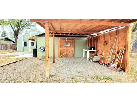 912 SE Combs Flat Road Prineville OR 97754