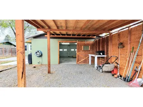912 SE Combs Flat Road Prineville OR 97754