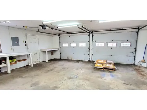 912 SE Combs Flat Road Prineville OR 97754
