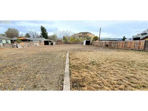 912 SE Combs Flat Road Prineville OR 97754