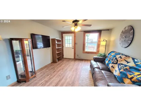 912 SE Combs Flat Road Prineville OR 97754