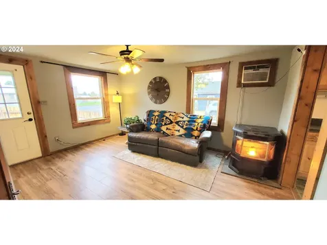 912 SE Combs Flat Road Prineville OR 97754