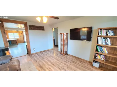912 SE Combs Flat Road Prineville OR 97754