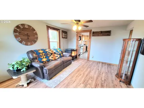 912 SE Combs Flat Road Prineville OR 97754