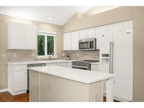 11585 Sw Tallwood Drive Portland OR 97223