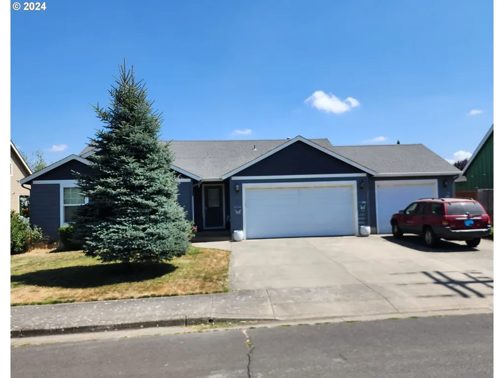 876 N 7th Street Harrisburg OR 97446