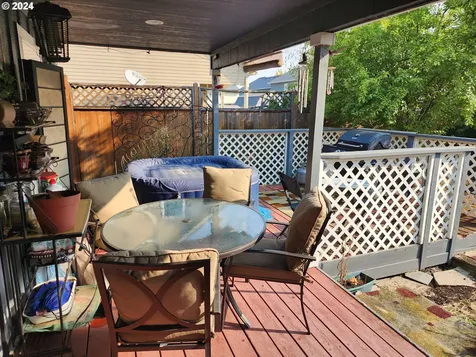 876 N 7th Street Harrisburg OR 97446