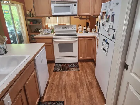 876 N 7th Street Harrisburg OR 97446