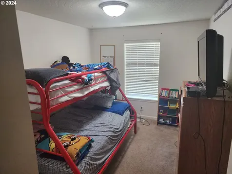 876 N 7th Street Harrisburg OR 97446